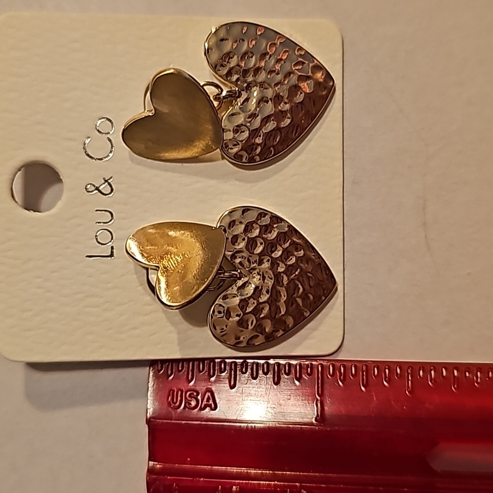 LOU & CO NWT Double Heart Gold Drop Earrings - Picture 10 of 11